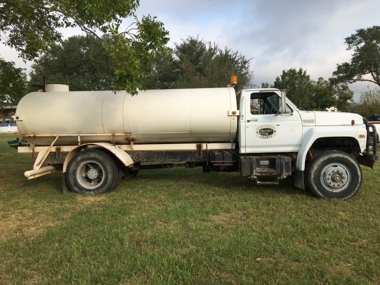 1988 FORD F800 2WD DIESEL WATER TRUCK $10,500