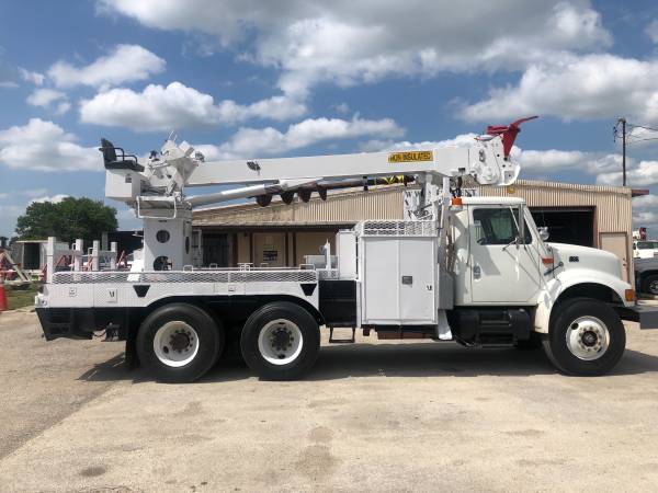 2000 International 4900 with Commander Telelect C4045 digger twin screw auto 142k $17,495