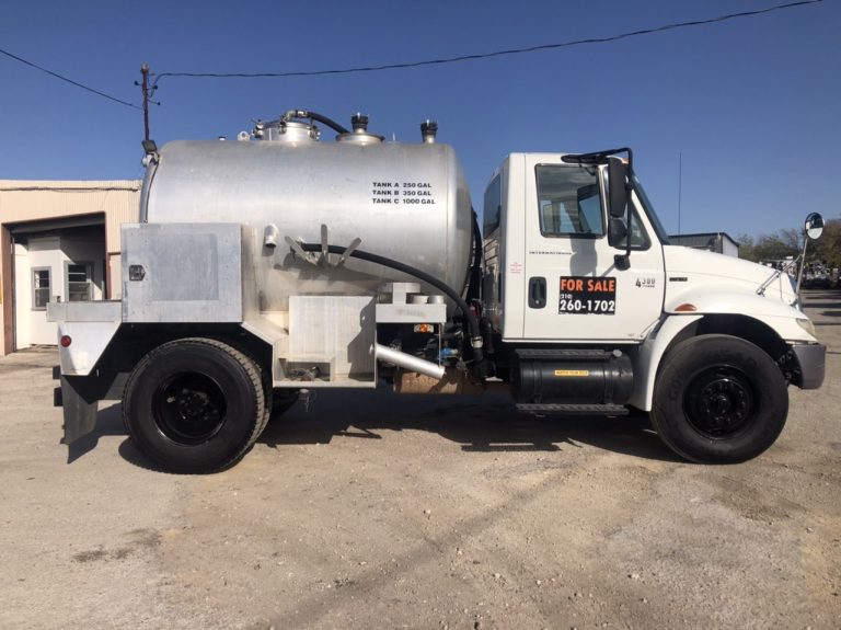 2005 International 4300 With Progress VTA72 1600 tank Toilet Service truck – $24,000