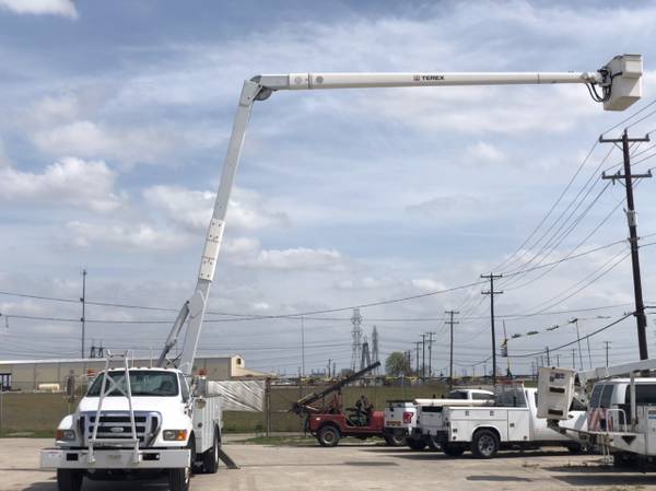2008 FORD 60′ TWO MAN HI-RANGER CUMMINS WITH 22K MILES BUCKET TRUCK – $31999
