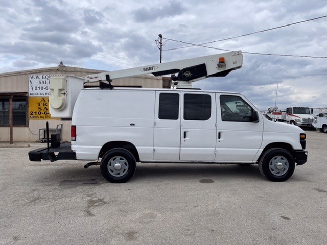 2010-FORD-E350-VERSALIFT-29-VAN