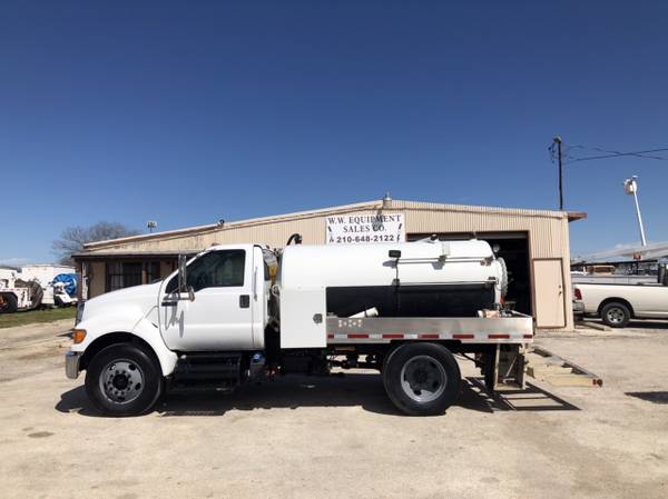 2011 FORD F750 SATELLITE TANK TOILET CARRIER PORTABLE RESTROOM VACUUM TRUCK $26,995
