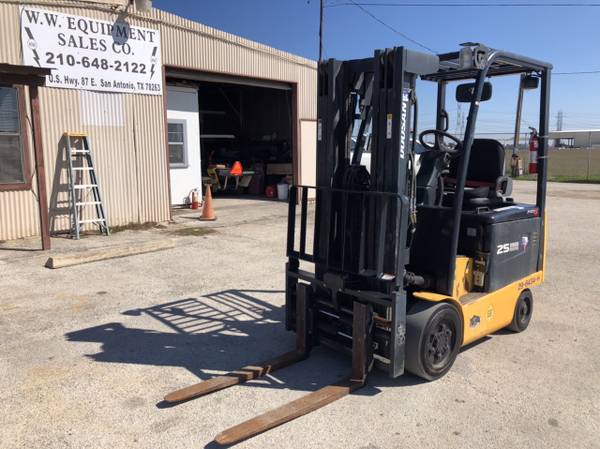 2011 5K pound Doosan BC25 4 Wheel Electric Forklift Trucks $7,995