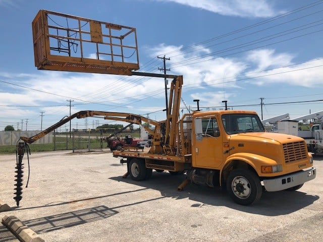 2000 UNDER CDL FW CRANE PRODUCTS ROAD SIGN SHOP ON WHEELS $13,999